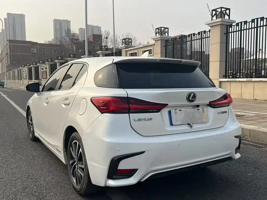 Lexus CT — фото 3