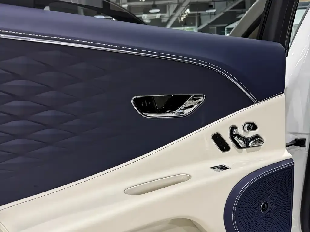 Bentley Flying Spur — фото 2