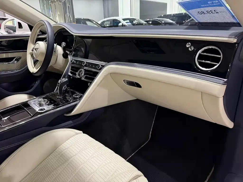 Bentley Flying Spur — фото 3