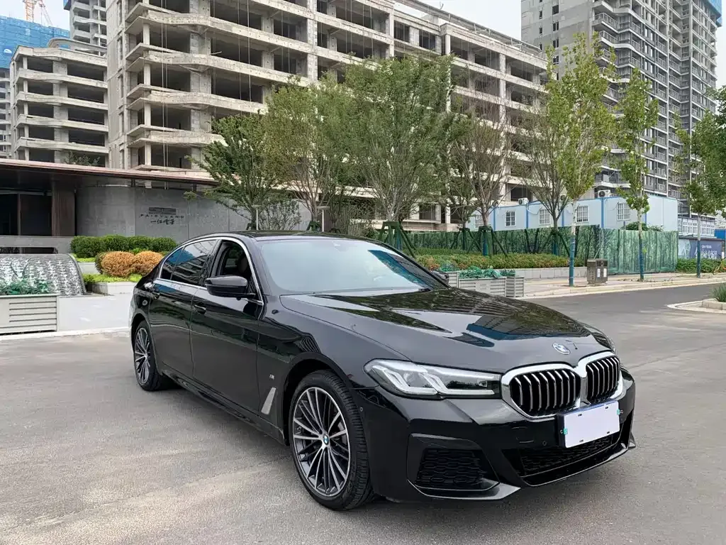 BMW 5 Series — фото 9