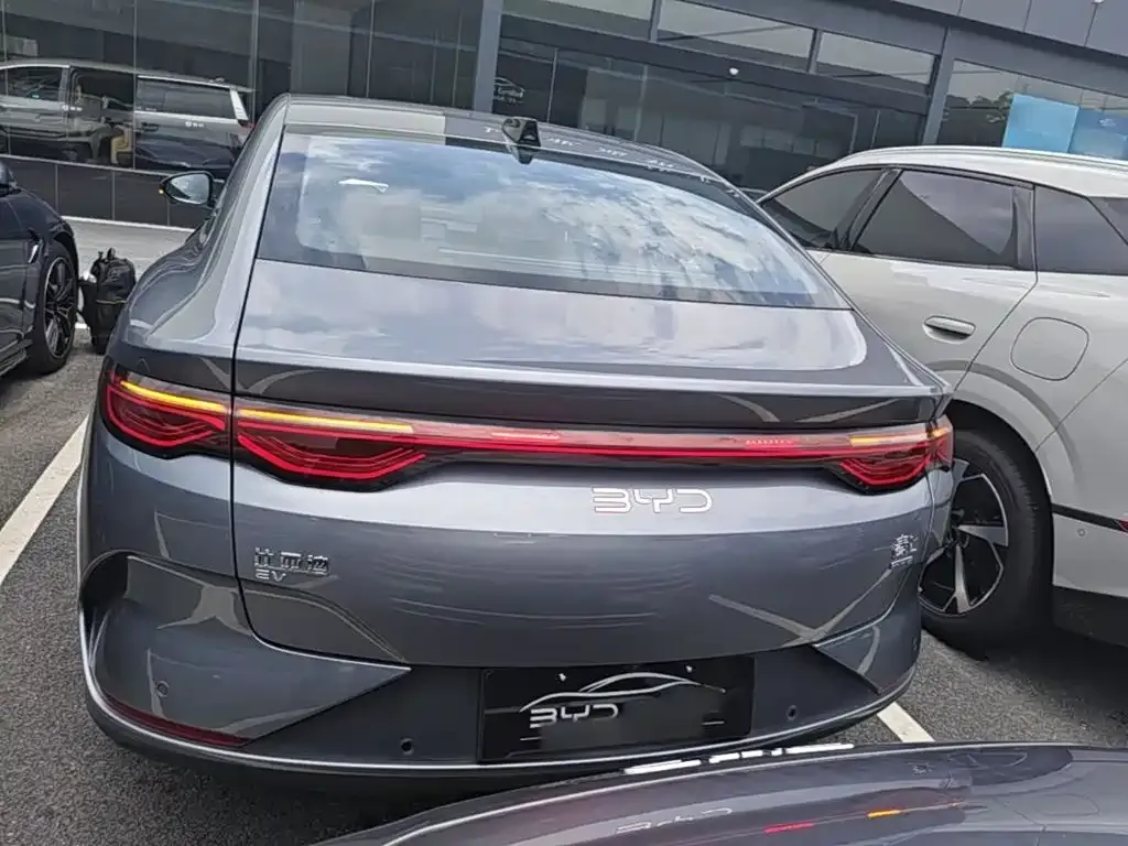 BYD Qin L — фото 9