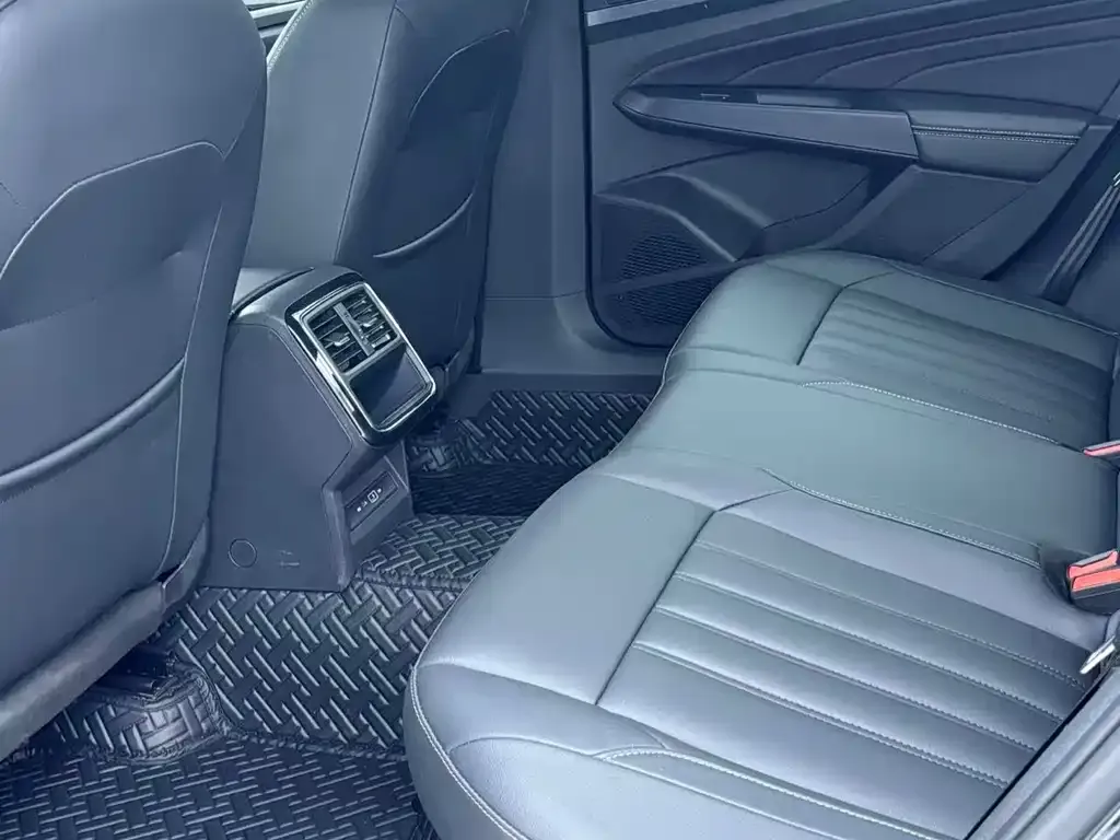 Volkswagen Passat 2022 из CN, фото 8