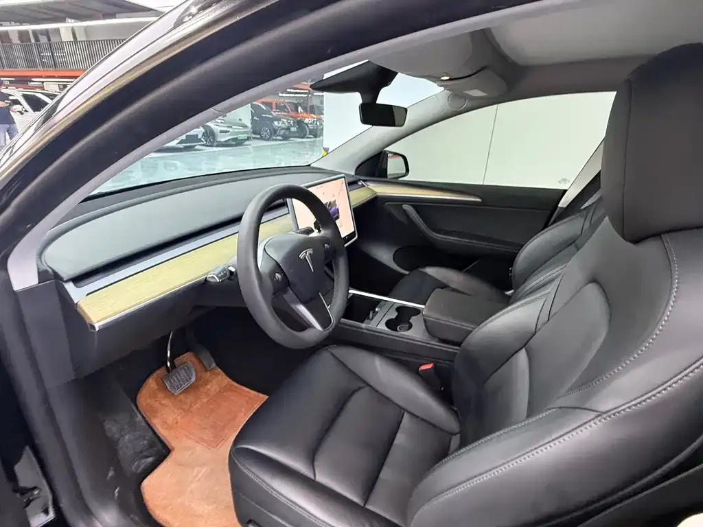 Tesla Model Y — фото 4