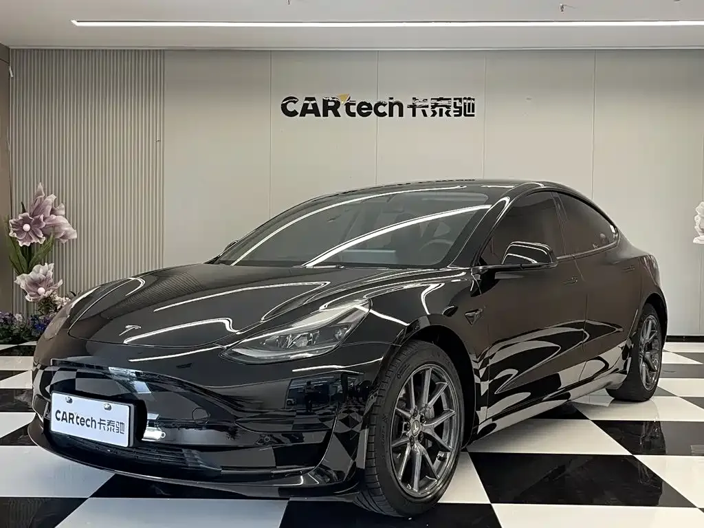 Tesla Model 3 — фото 1