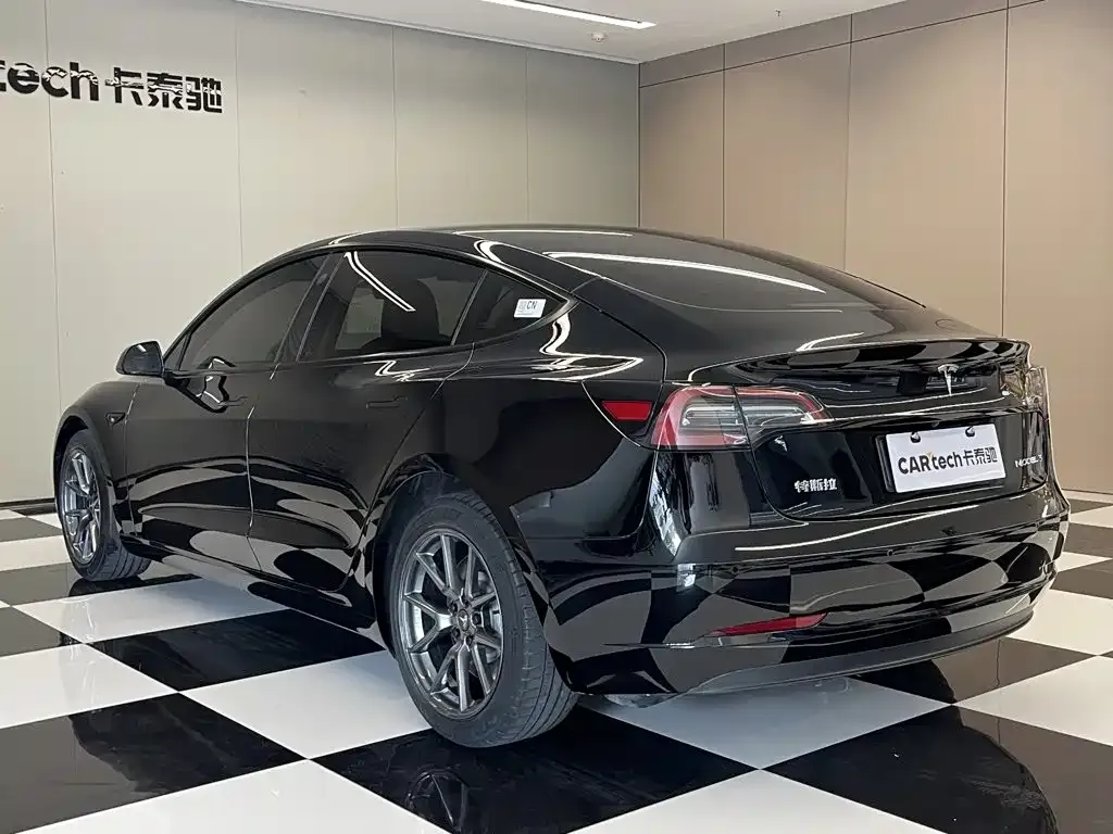 Tesla Model 3 — фото 10