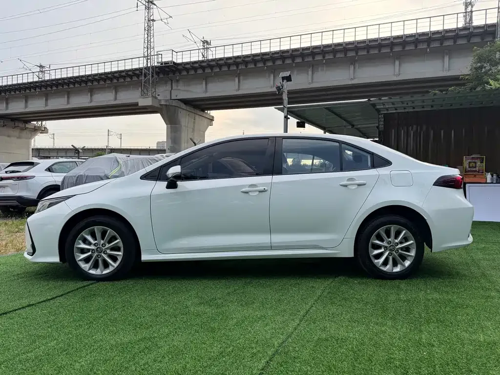 Toyota Corolla — фото 10
