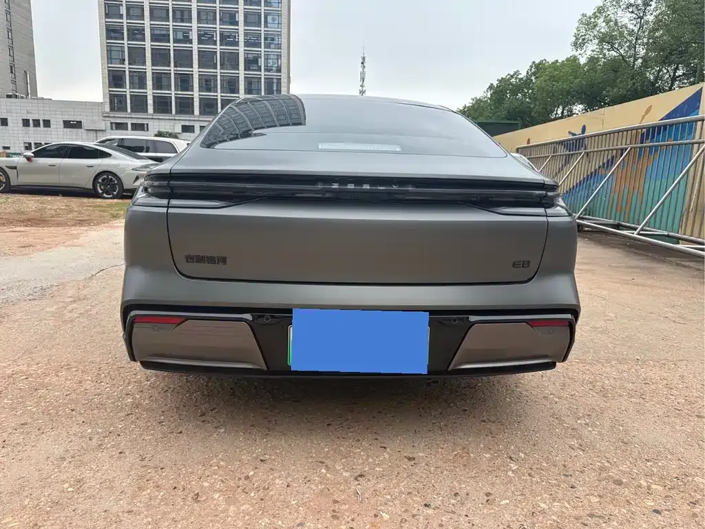 Geely Galaxy E8 — фото 10