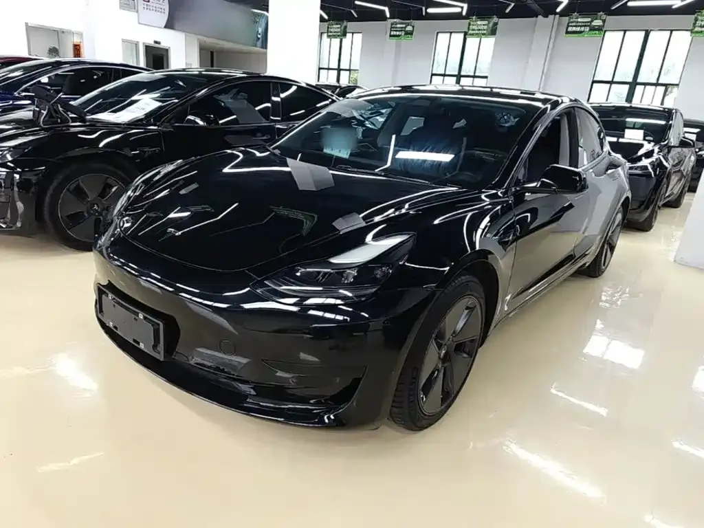 Tesla Model 3 — фото 1
