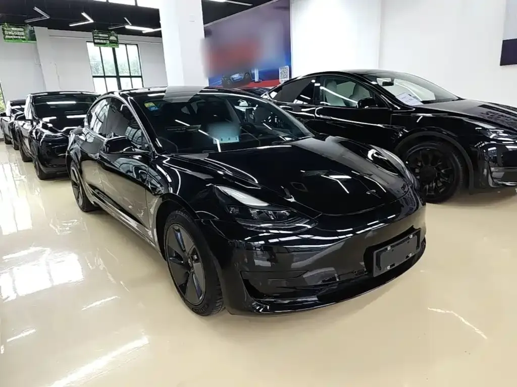 Tesla Model 3 — фото 3