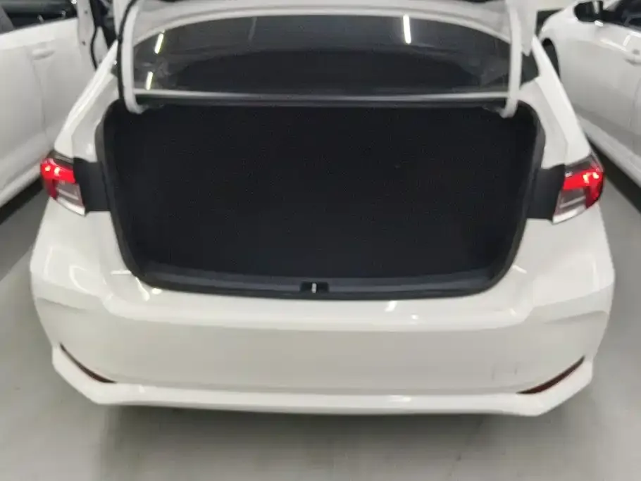 Toyota Corolla 2023 из CN, фото 2