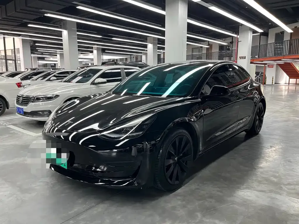 Tesla Model 3 — фото 1