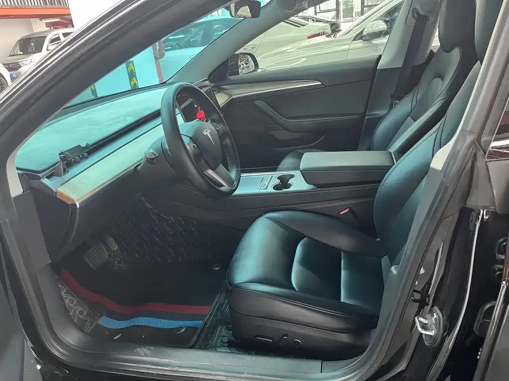 Tesla Model 3 — фото 10