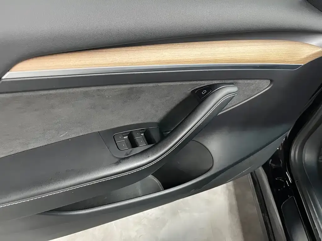 Tesla Model 3 — фото 9