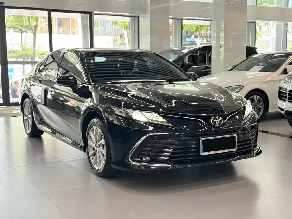 Toyota Camry — фото 5