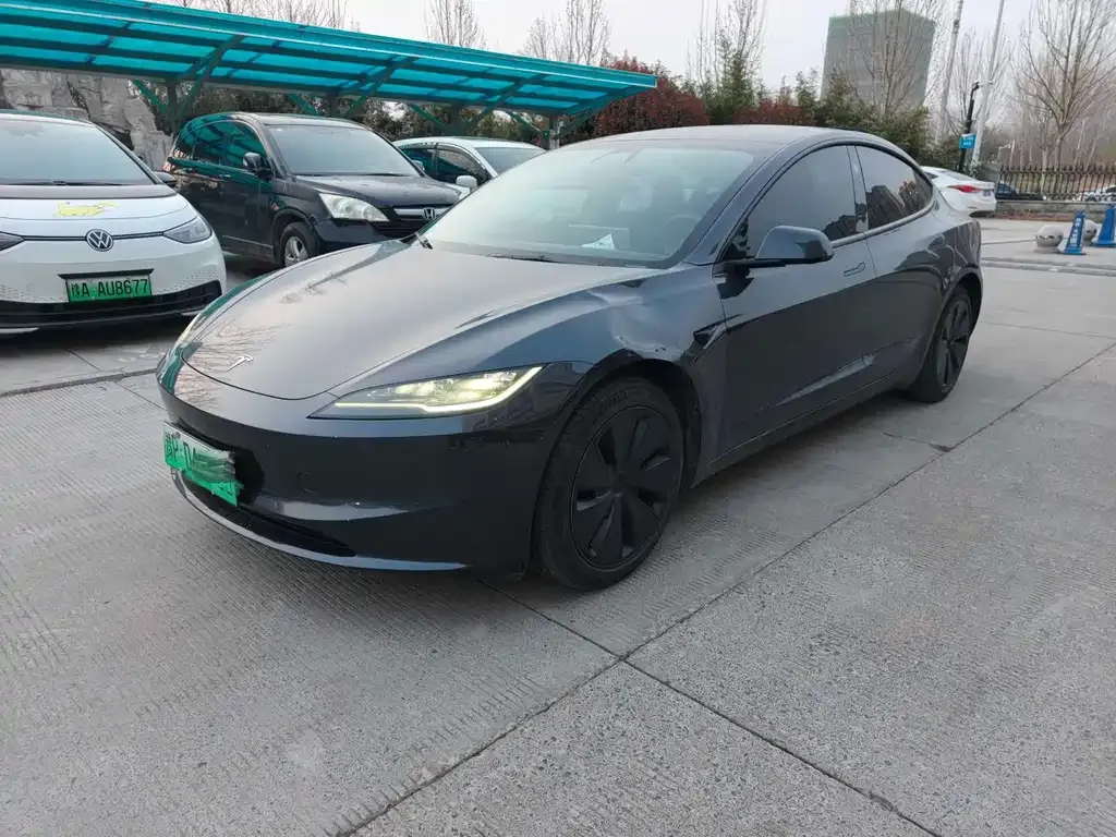 Tesla Model 3 — фото 1