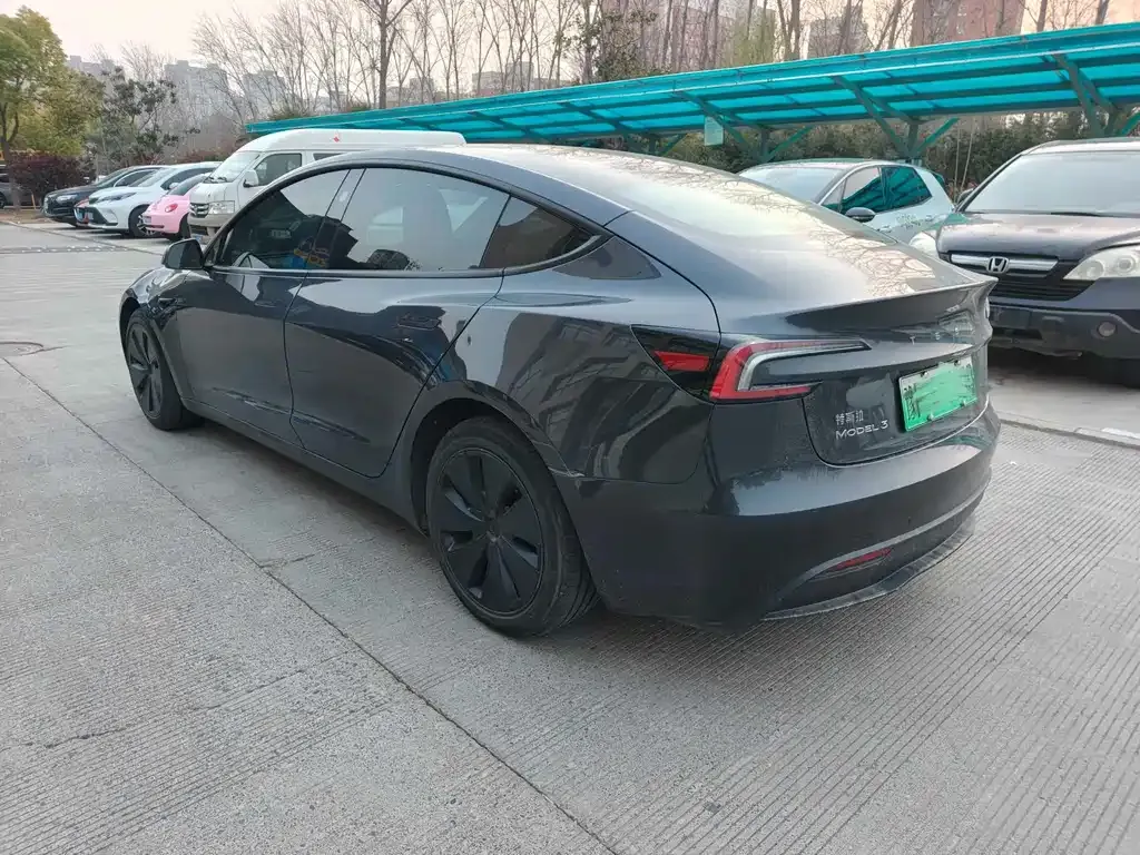 Tesla Model 3 — фото 9