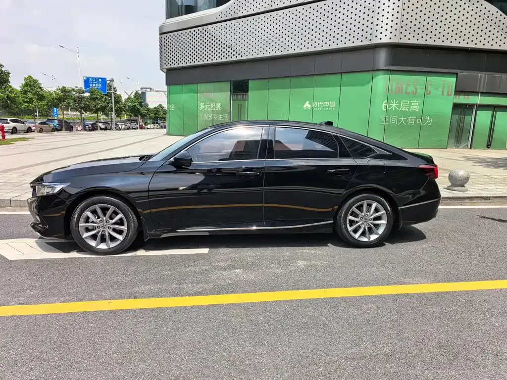 Honda Accord — фото 8