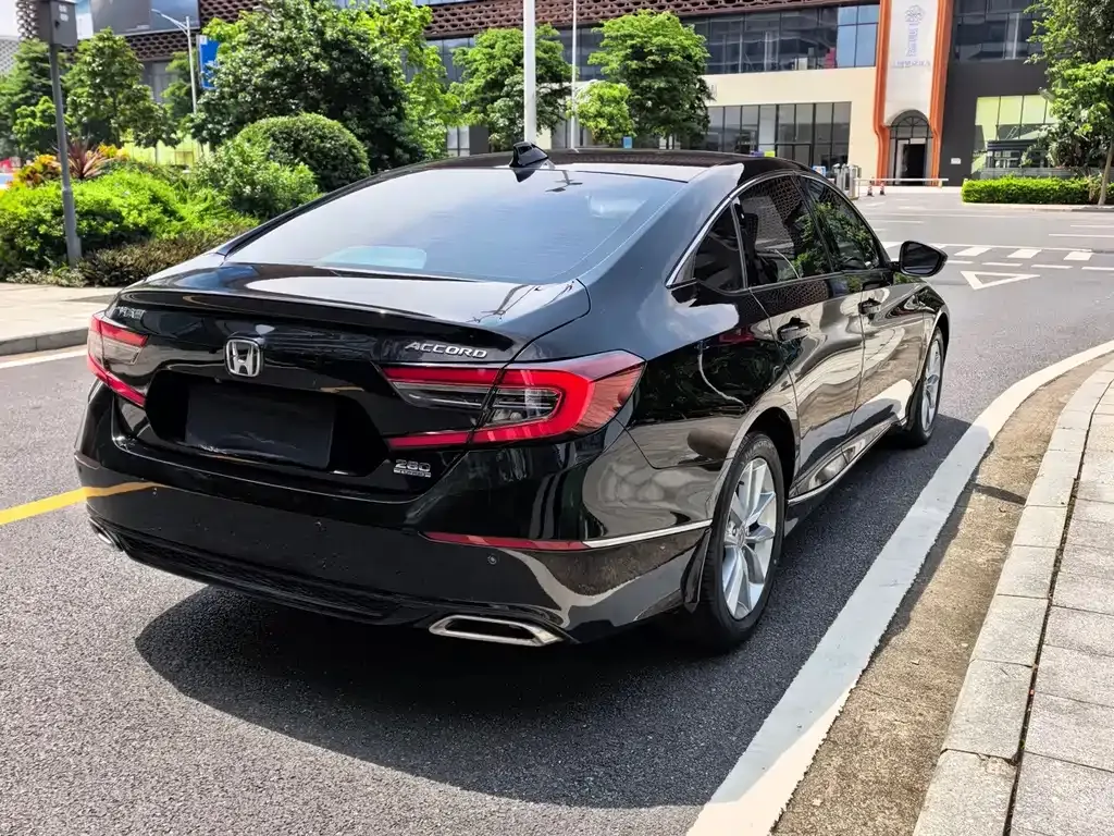 Honda Accord — фото 7