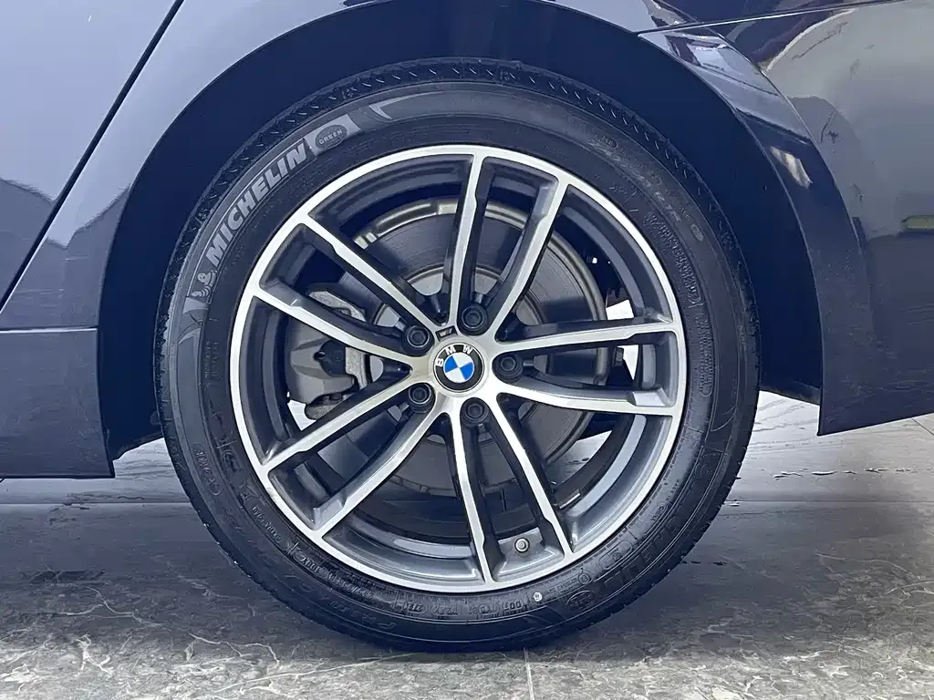 BMW 5 Series — фото 10