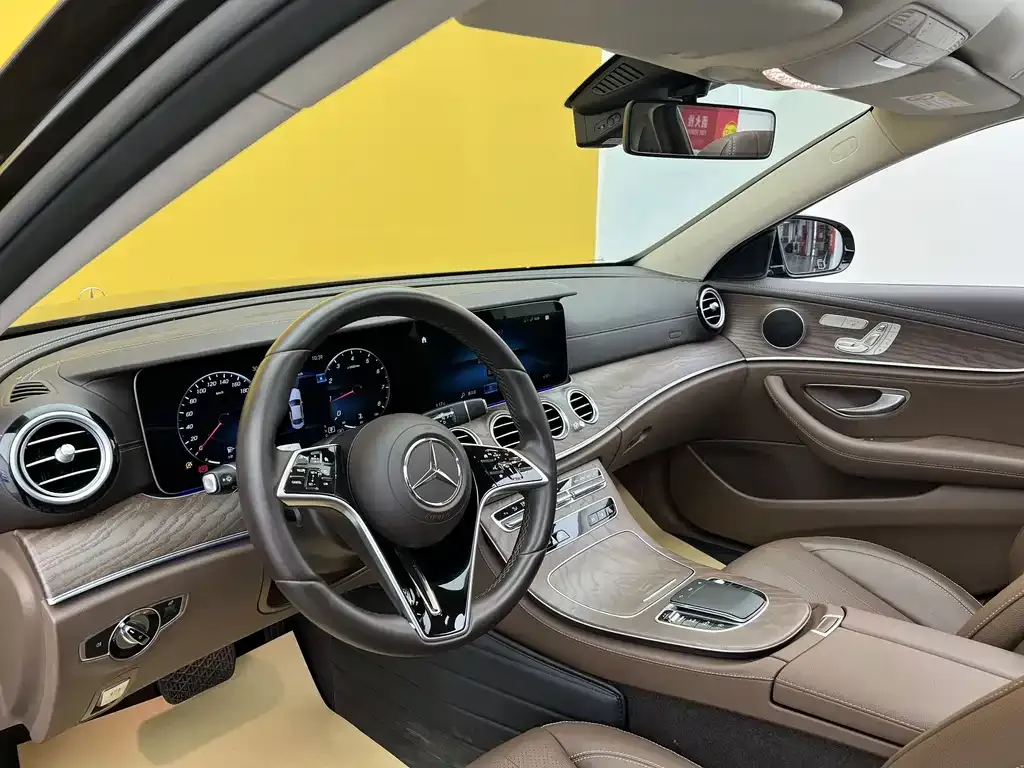 Mercedes-Benz E-Class — фото 10