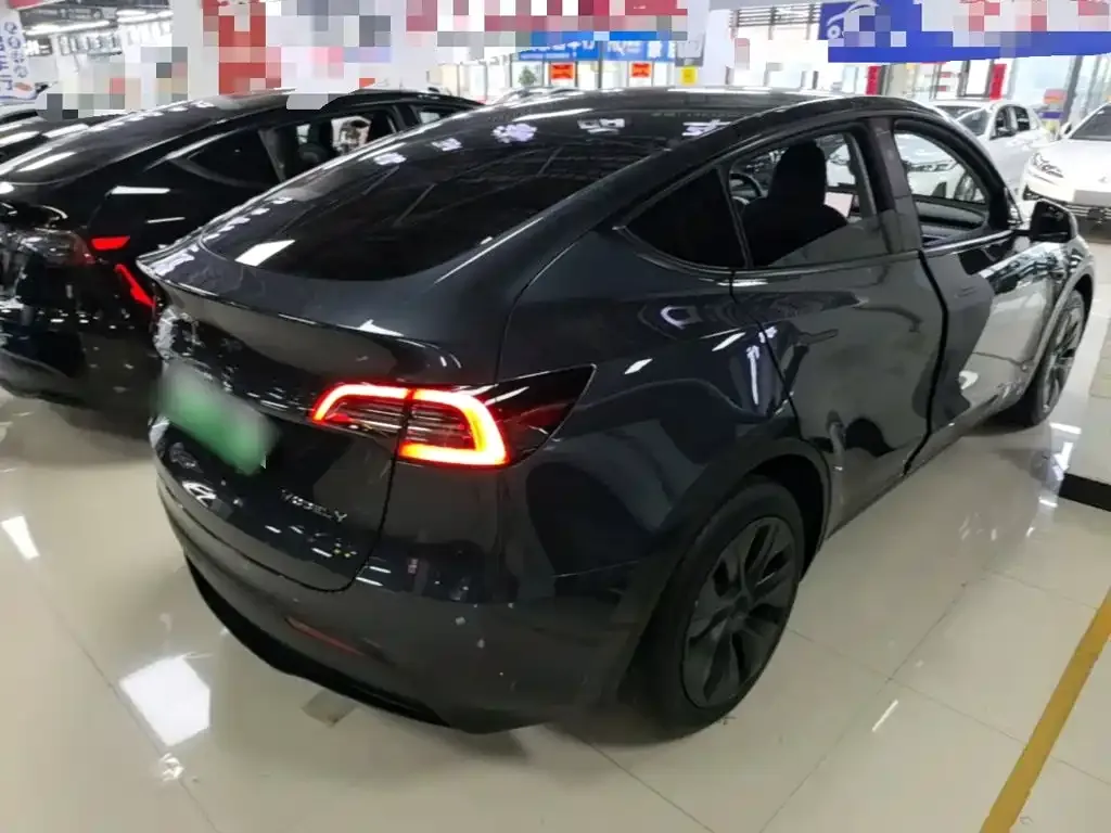 Tesla Model Y — фото 4