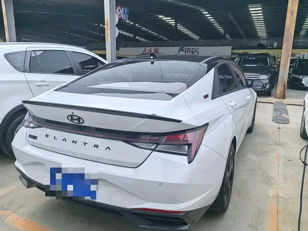 Hyundai Elantra — фото 10