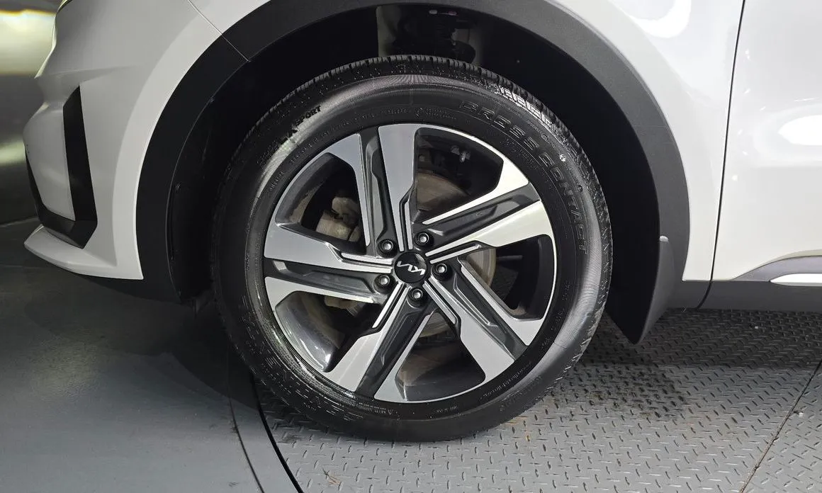 Kia Sorento — фото 6