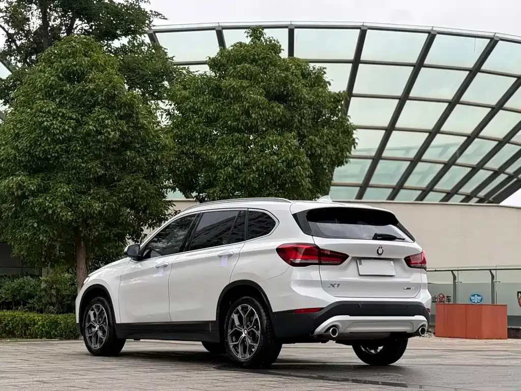 BMW X1 — фото 8