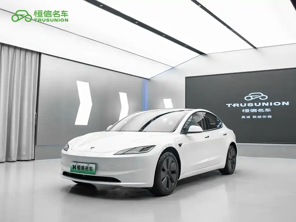 Tesla Model 3 — фото 1