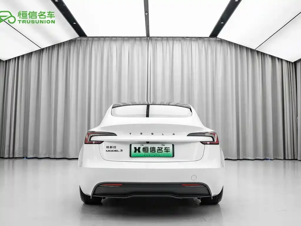 Tesla Model 3 — фото 7