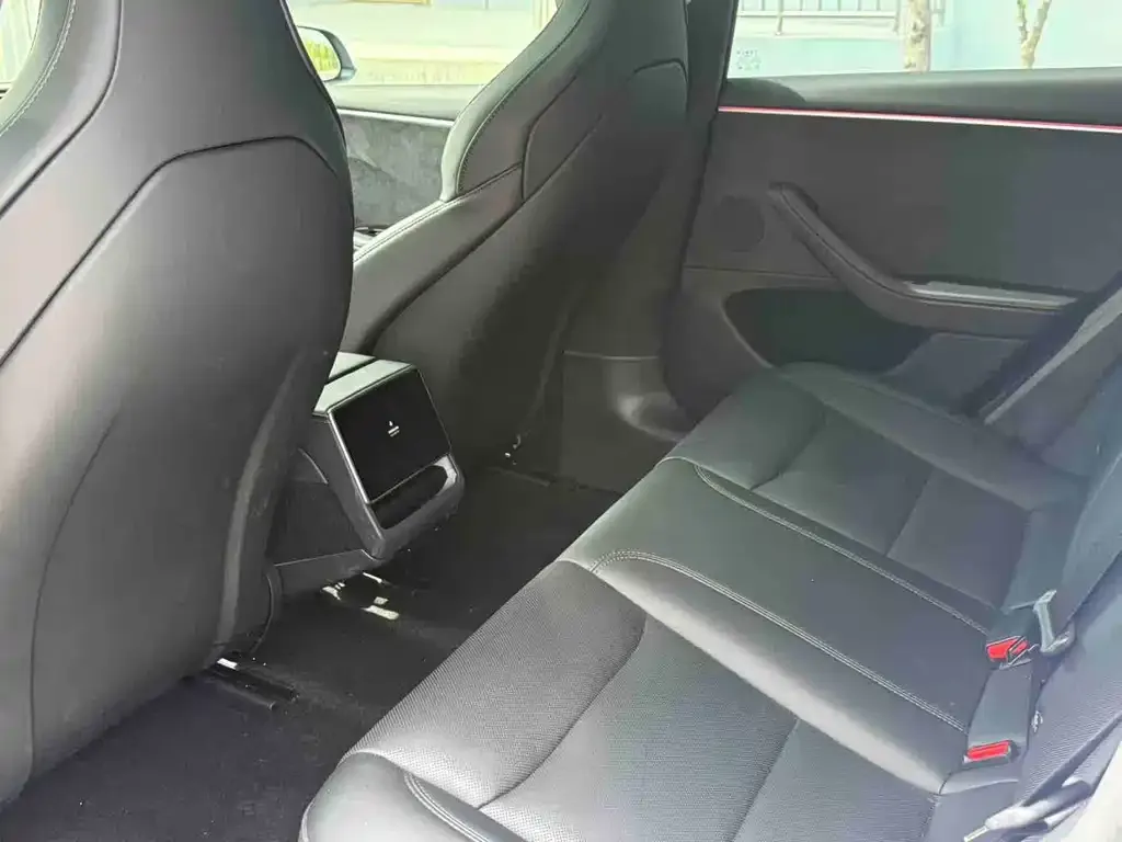 Tesla Model 3 — фото 2