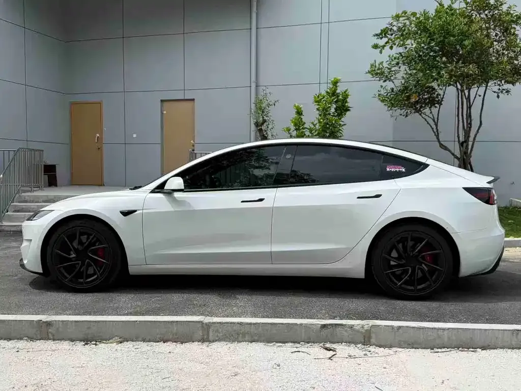 Tesla Model 3 — фото 5
