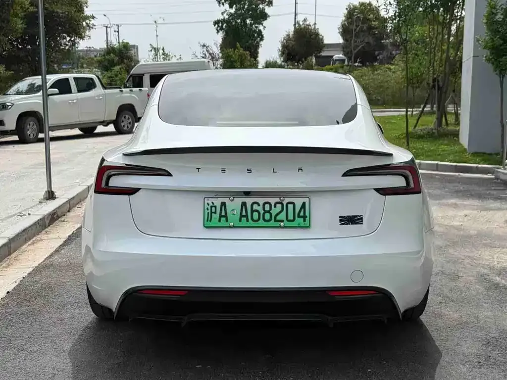 Tesla Model 3 — фото 8