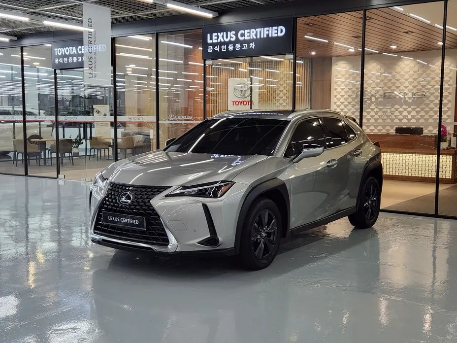 Lexus UX — фото 1