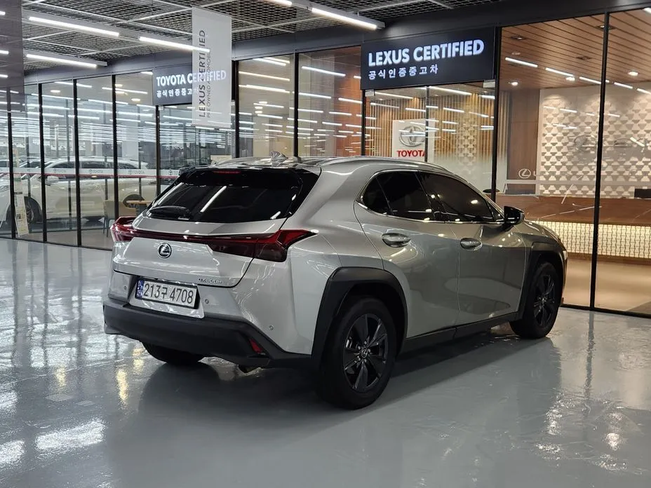 Lexus UX — фото 5