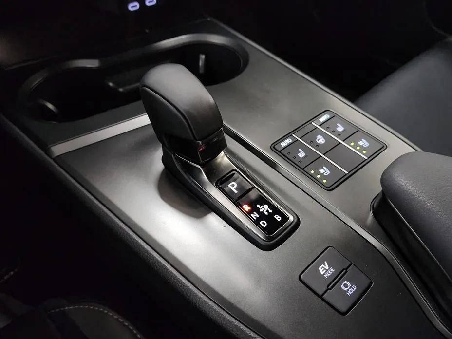 Lexus UX — фото 2