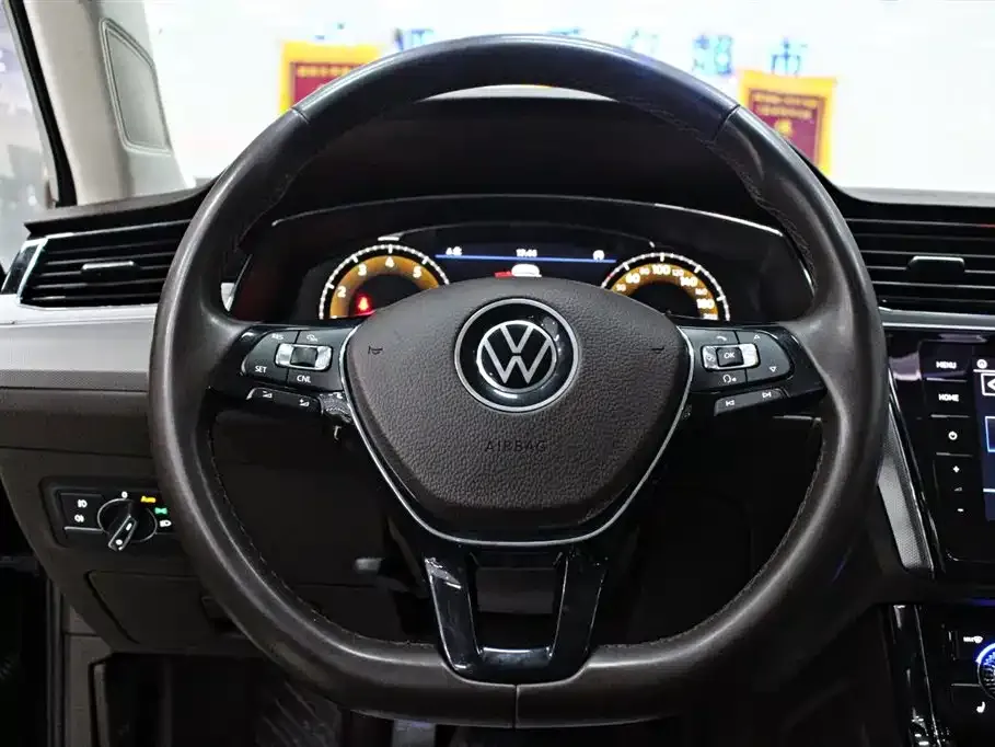 Volkswagen Phideon — фото 6