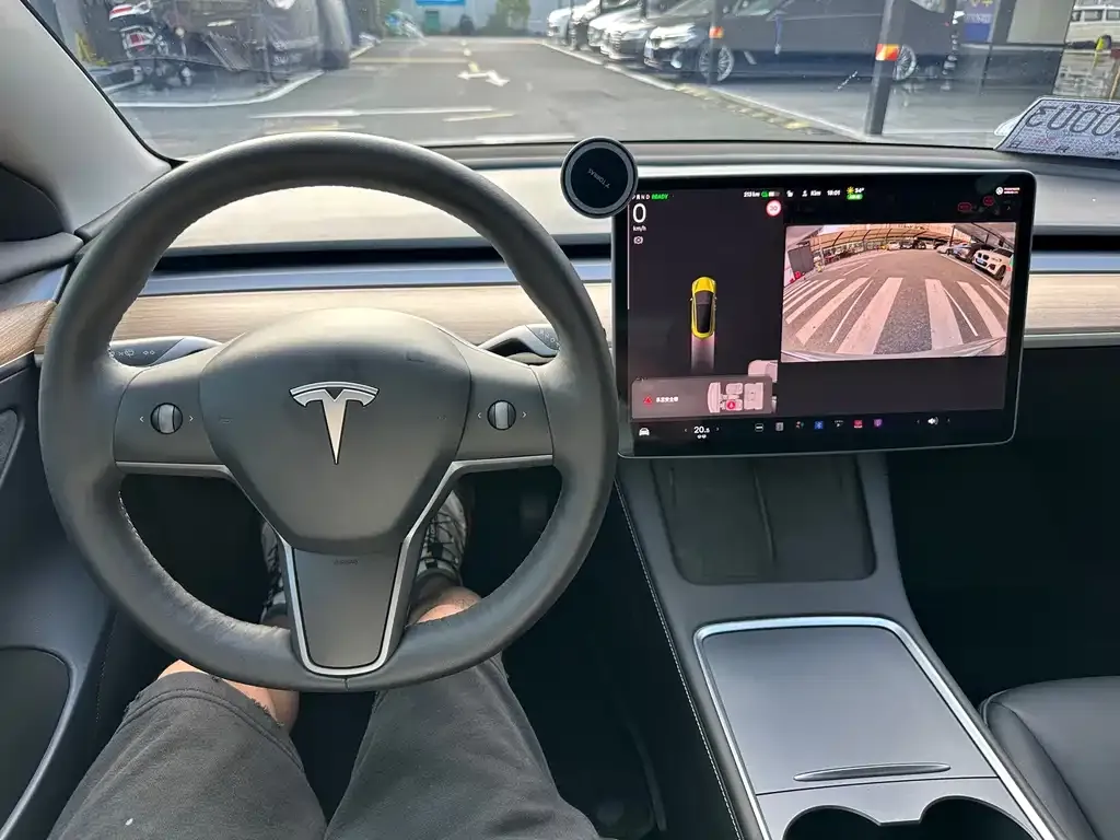 Tesla Model 3 — фото 8