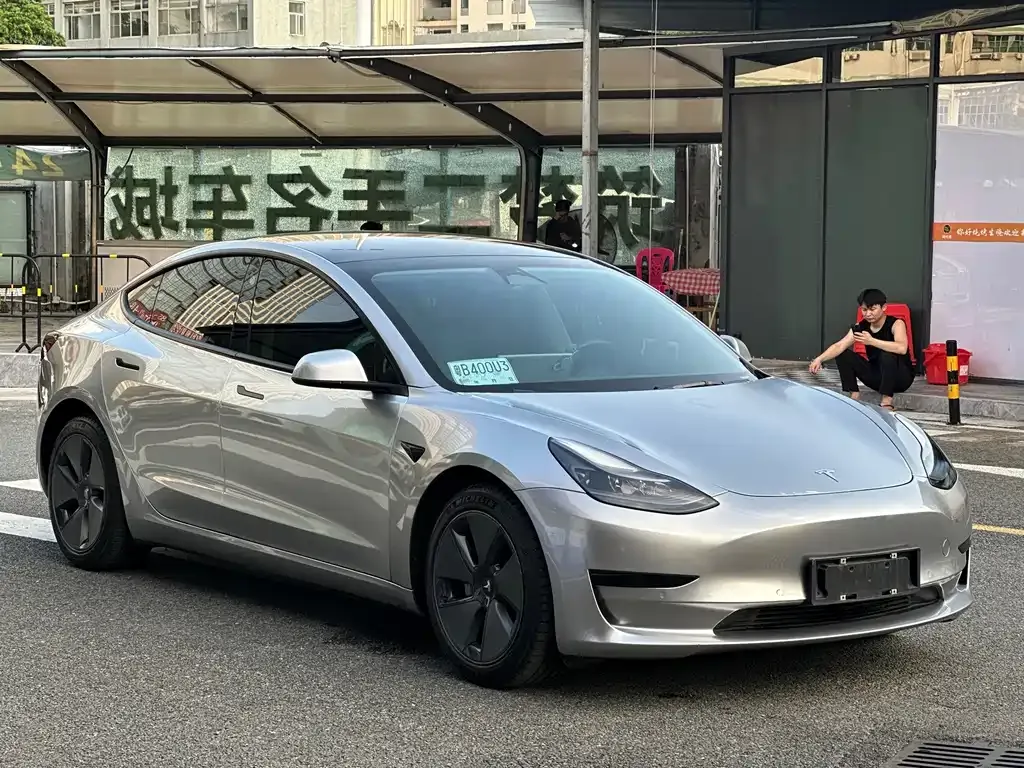 Tesla Model 3 — фото 4
