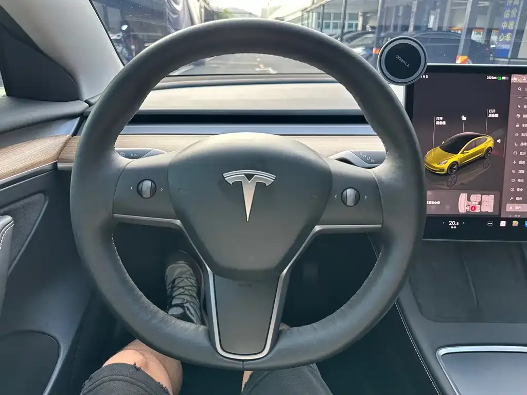 Tesla Model 3 — фото 9