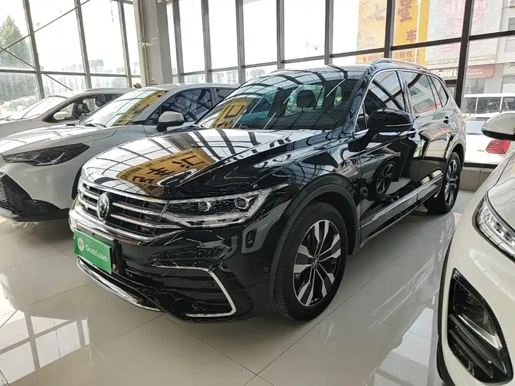 Volkswagen Tiguan L — фото 1