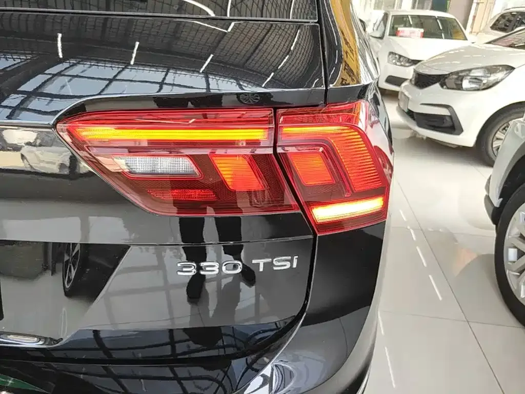 Volkswagen Tiguan L — фото 9