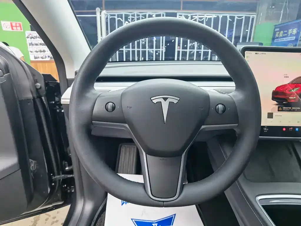 Tesla Model Y — фото 5