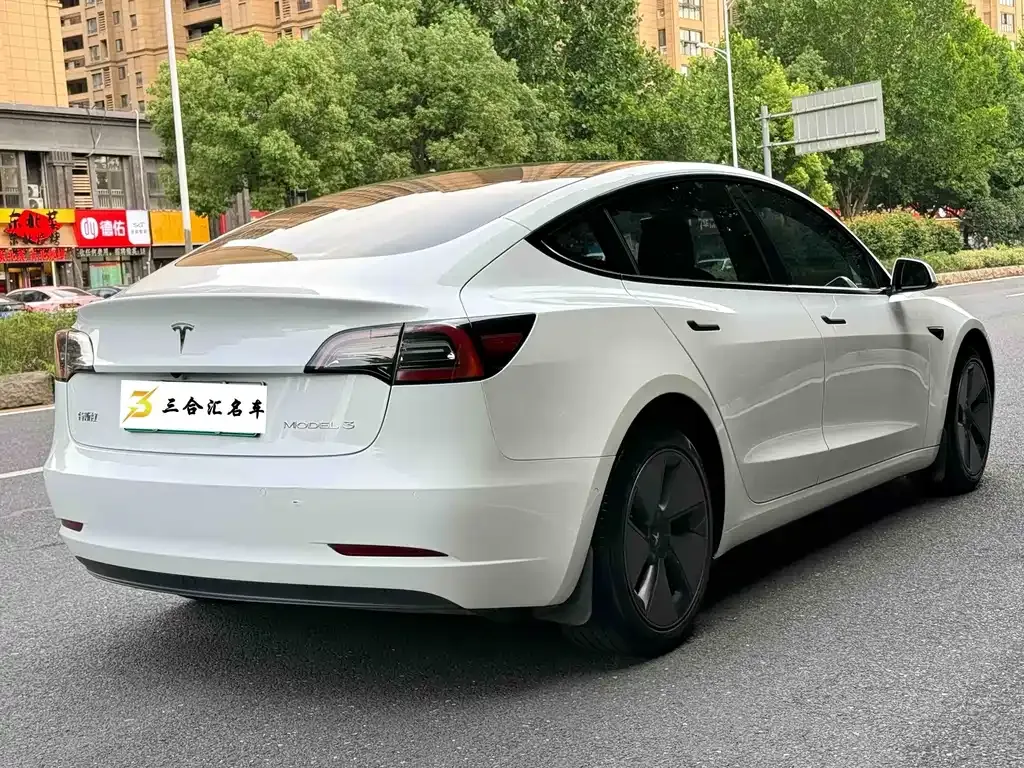 Tesla Model 3 — фото 7