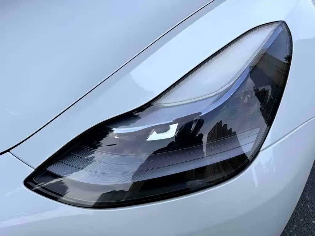 Tesla Model 3 — фото 2