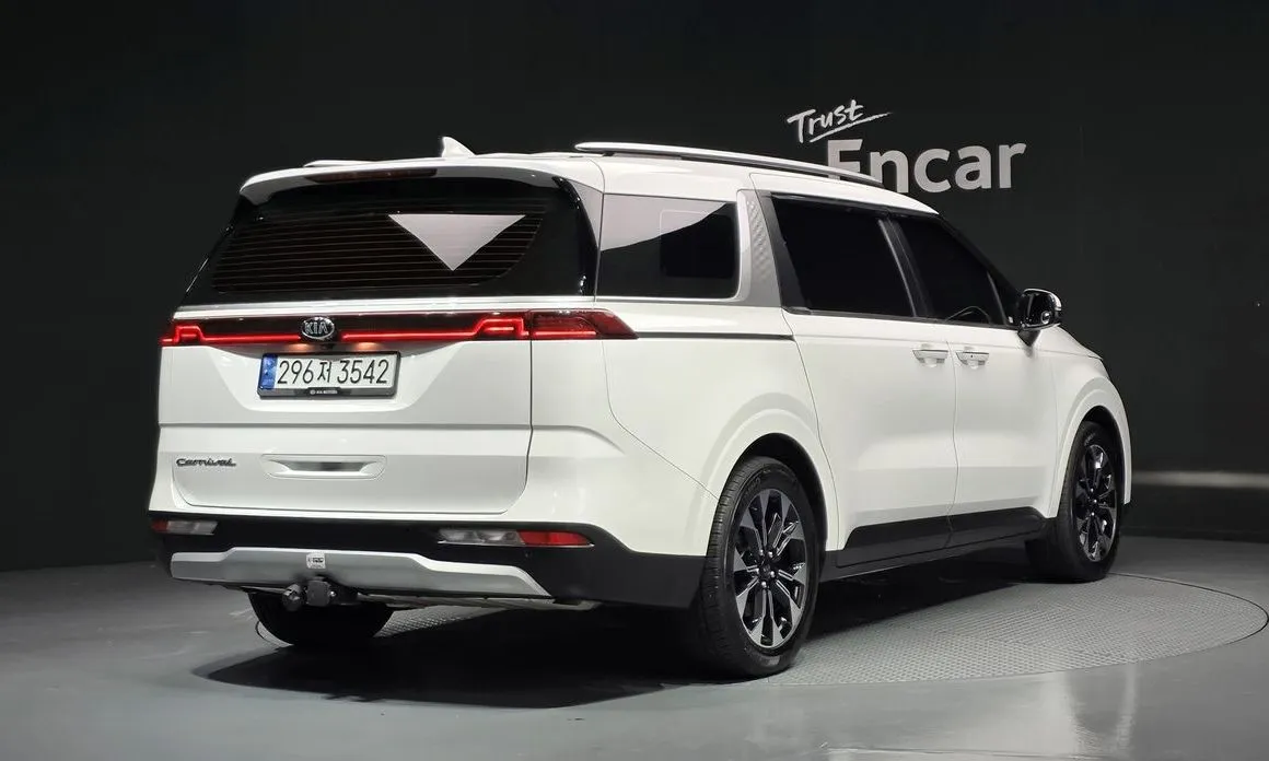 Kia Carnival — фото 4