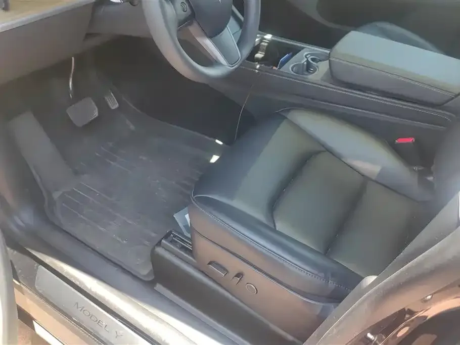 Tesla Model Y — фото 9