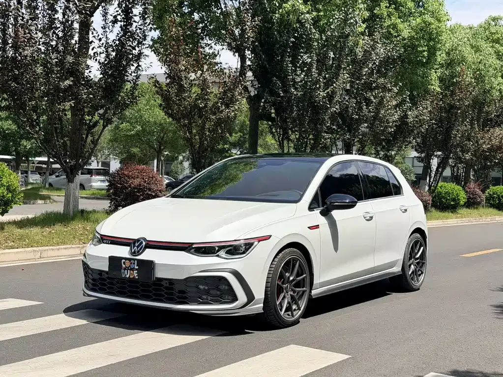 Volkswagen Golf GTI — фото 1