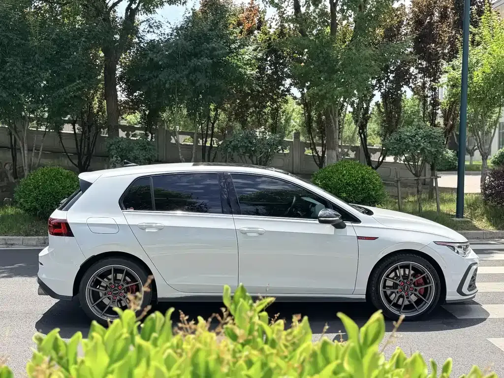 Volkswagen Golf GTI — фото 10