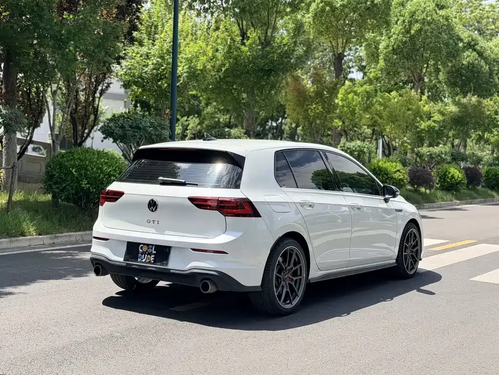 Volkswagen Golf GTI — фото 9
